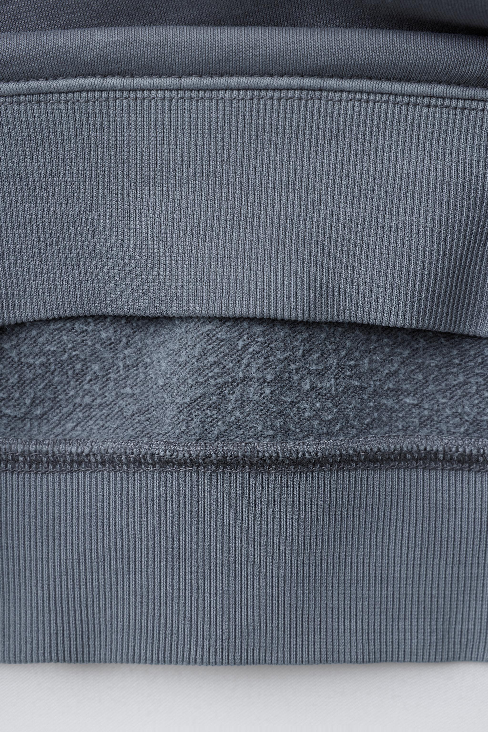 SWEAT EFFET DÉLAVÉ À INSCRIPTION